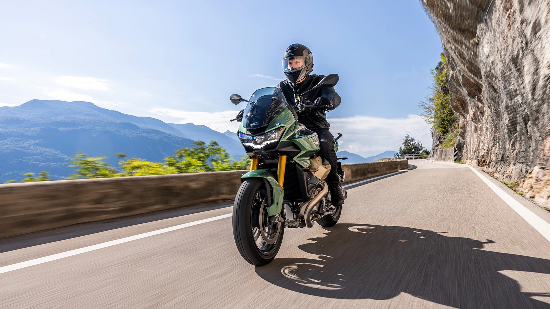 Moto Guzzi V100 Mandello S gallery 2