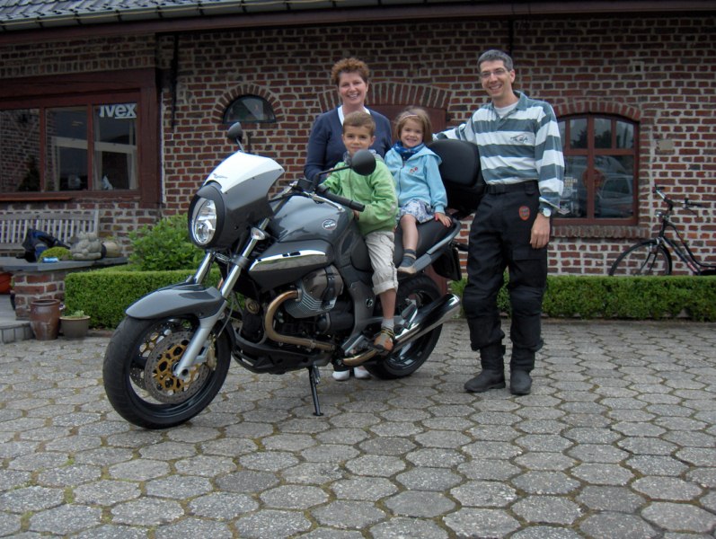 Enghien De Familie Vastesaegers Moto guzzi Breva 1100