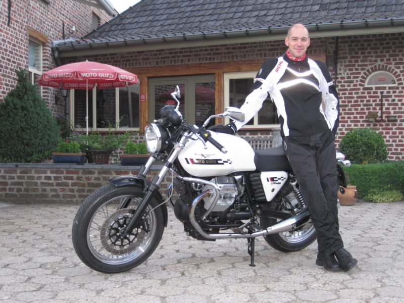 Geraardsbergen Stijns Moto Guzzi V7 Café