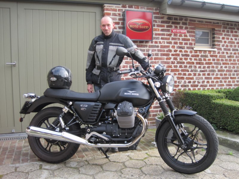 Franky Moto Guzzi V7 Stone uit  Geraardsbergen