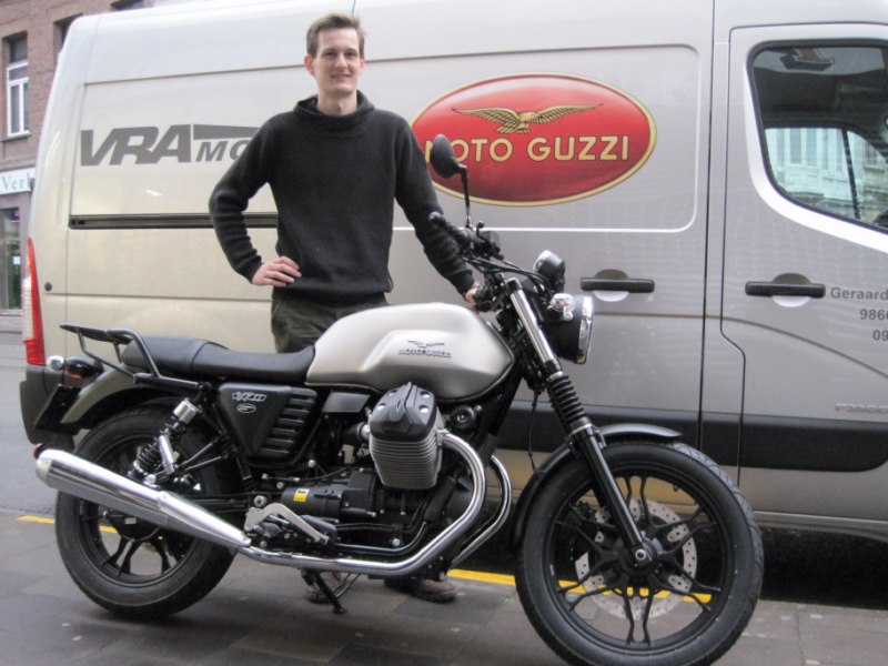 Gent Simons Moto Guzzi V7 II Stone