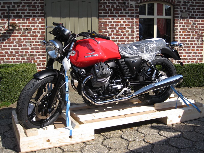 Moto Guzzi V7 Stone VRAmotors